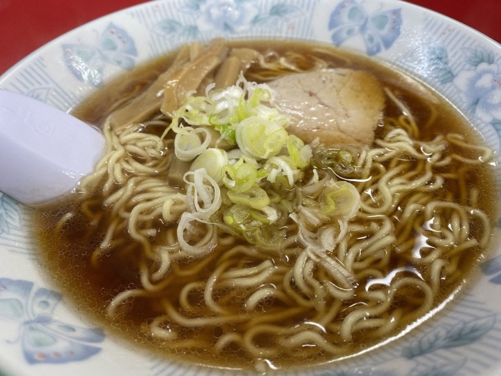 昔ながら はもう令和の時代 武器である ラーメンのささきをズズズのズー 旭川市 裸電球ぶら下げて