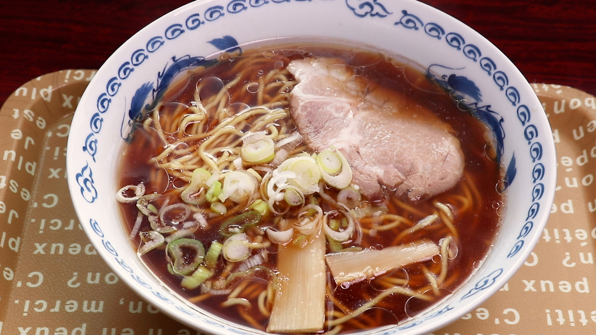 今どきね ワンコインでラーメンが食べられる食堂を発見 誰でも入れる ダイエー食堂 へ 旭川市 裸電球ぶら下げて