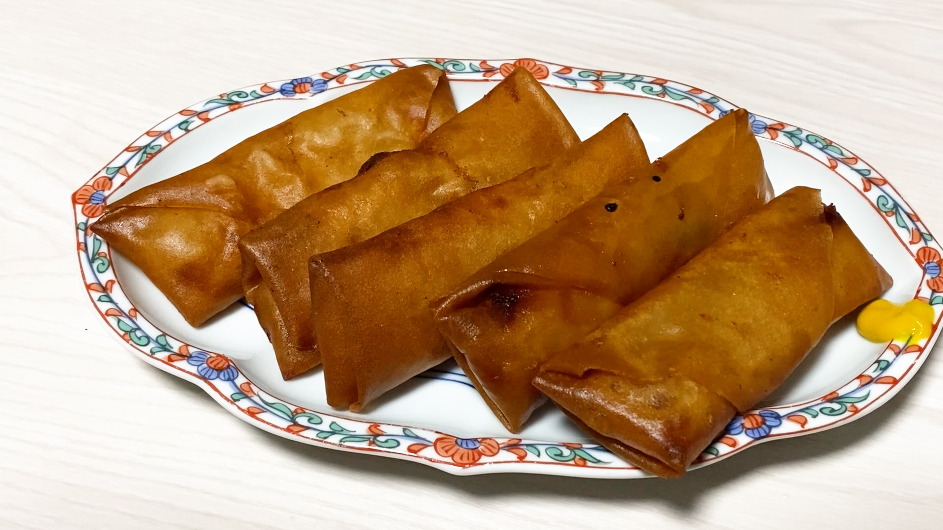 今の音聞いた 幸せのサクサク 町中華で春巻きだ 敦煌 のテイクアウト 旭川市 裸電球ぶら下げて